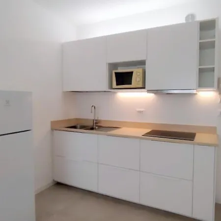 Flat With Need Μπιμπιόνε